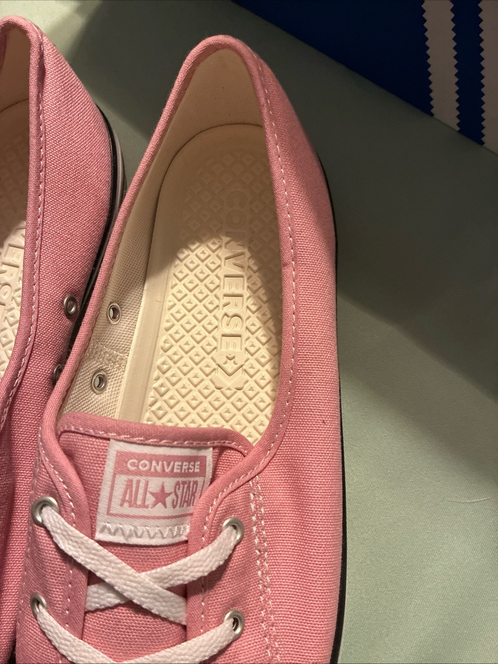 Converse ladies slip on sneaker size 10 - Picture 4 of 8